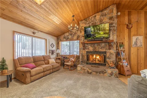 $689,900 | 42324 Paramount Road, Big Bear Lake, CA 92315