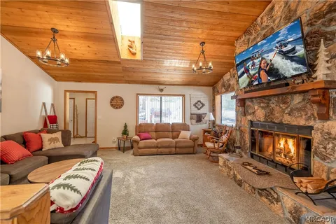 $689,900 | 42324 Paramount Road, Big Bear Lake, CA 92315
