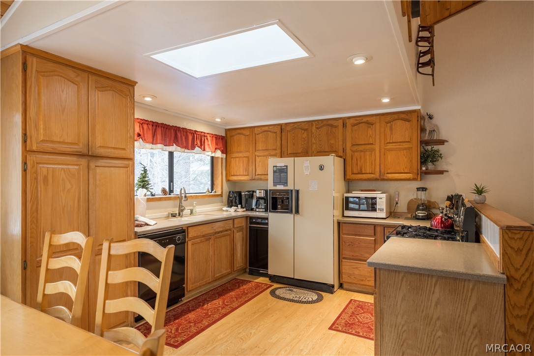 42324 Paramount Road Big Bear Lake, CA 92315 - Photo 10 of 33