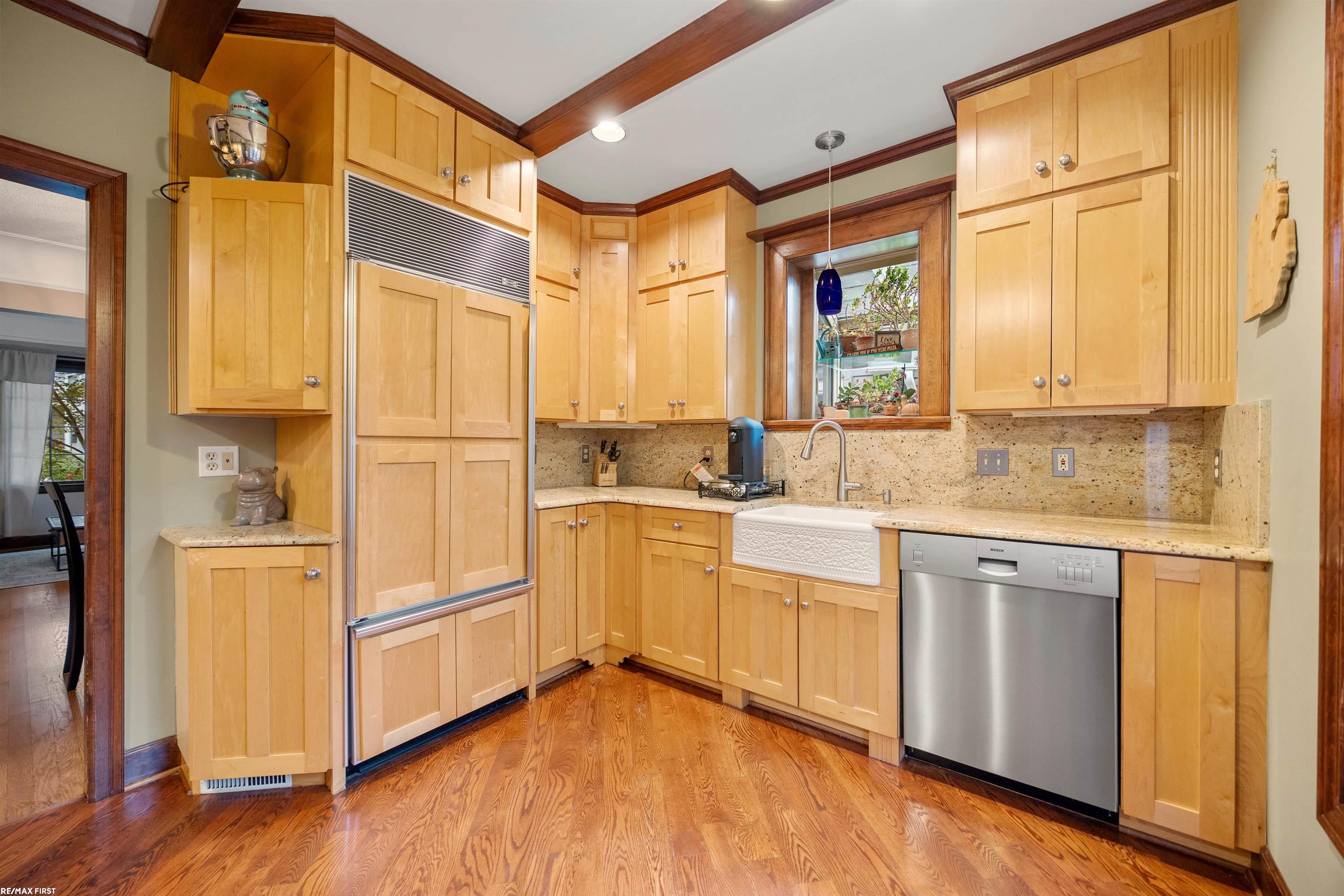 59 Mapleton Road Grosse Pointe, MI 48236 - Photo 14 of 44 50158356-47568346-4a72-4faf-bb32-0b944cbf08b5.JPG