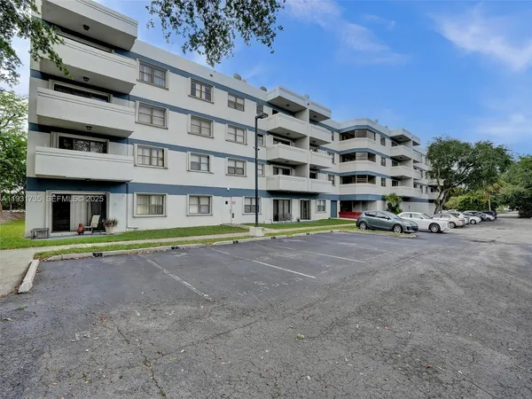 $299,000 | 1891 North 61st Avenue, Unit B215, Hollywood, FL 33024
