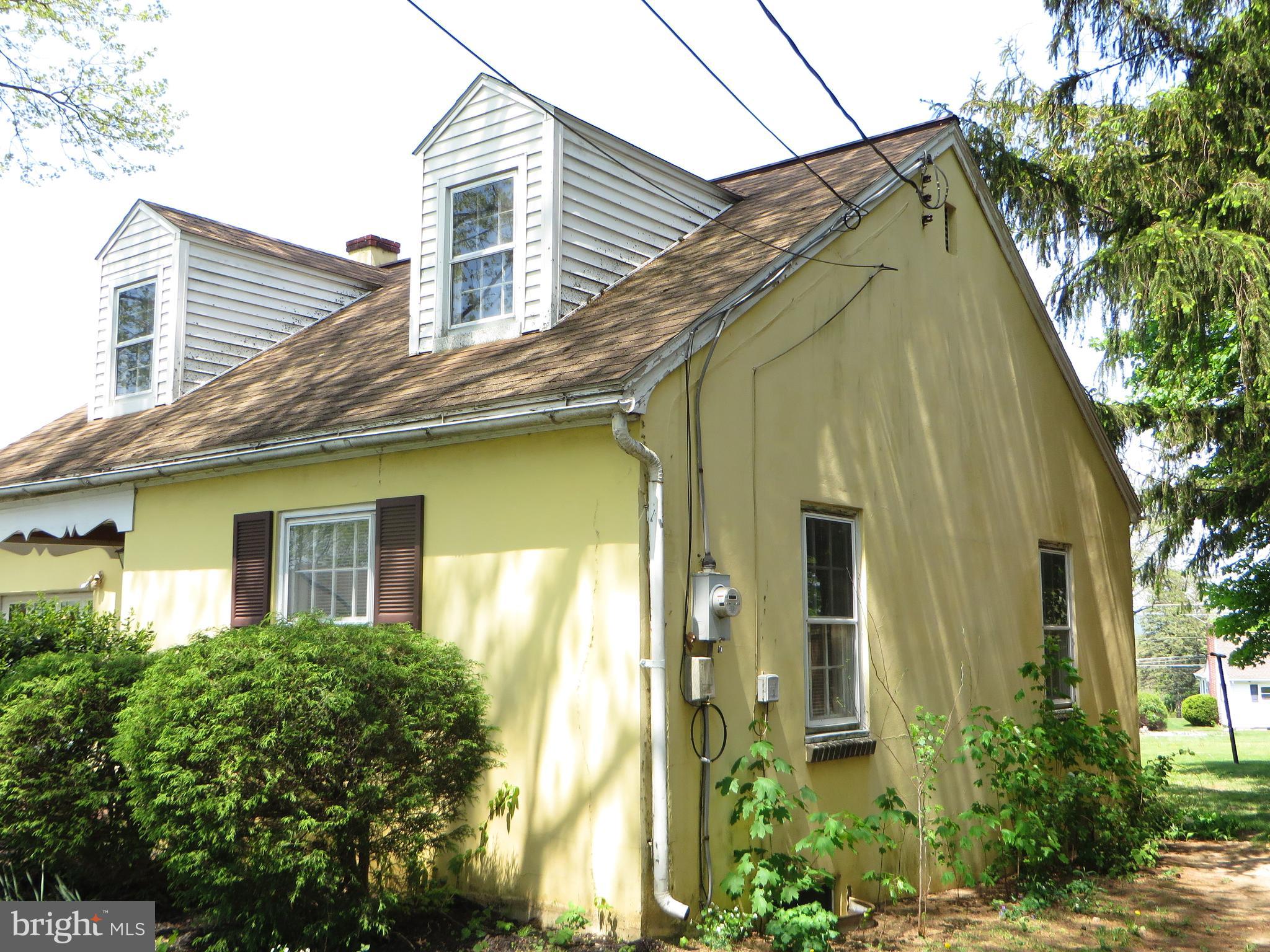 109 Chestnut Street Lititz, PA 17543 - Photo 3 of 15 a view of a house front of house