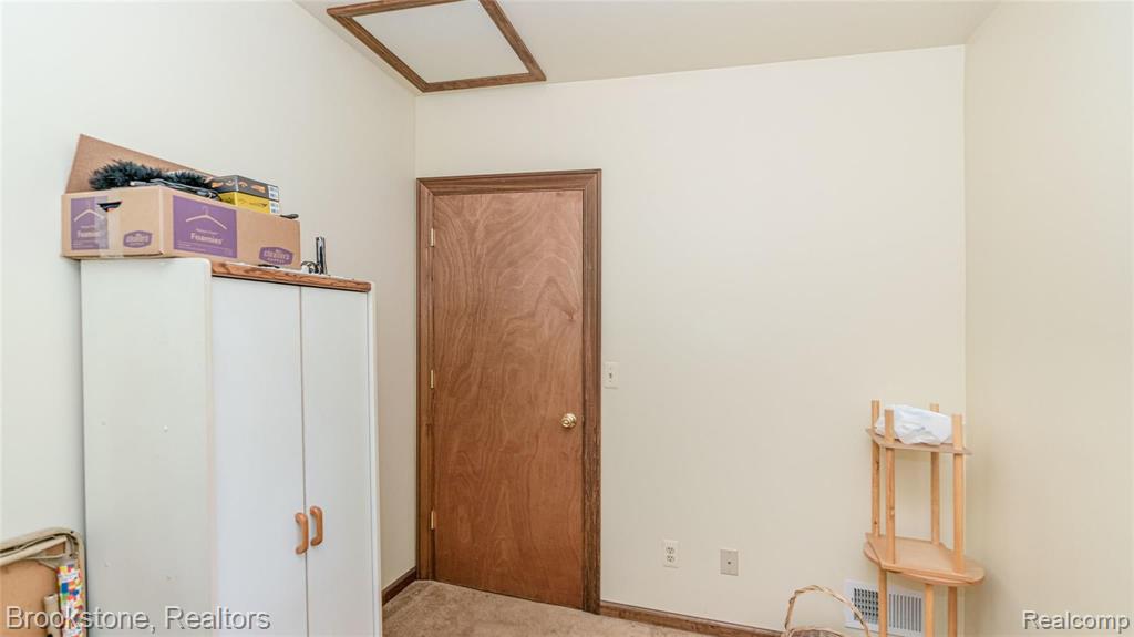 2960 Culbertson Avenue Rochester Hills, MI 48307 - Photo 31 of 34