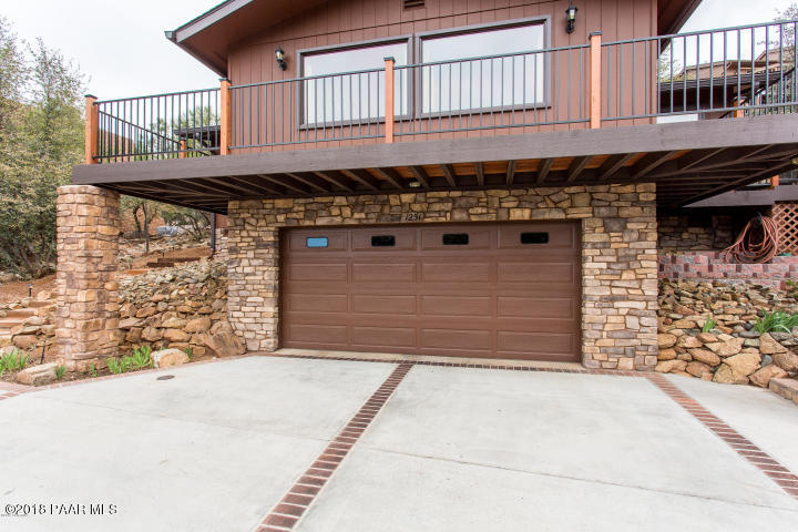 1251 Tanglewood Road Prescott, AZ 86303 - Photo 7 of 39 a front view of a house