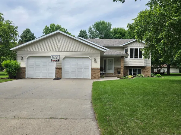 $324,900 | 709 8th Avenue Southeast, Barnesville, MN 56514