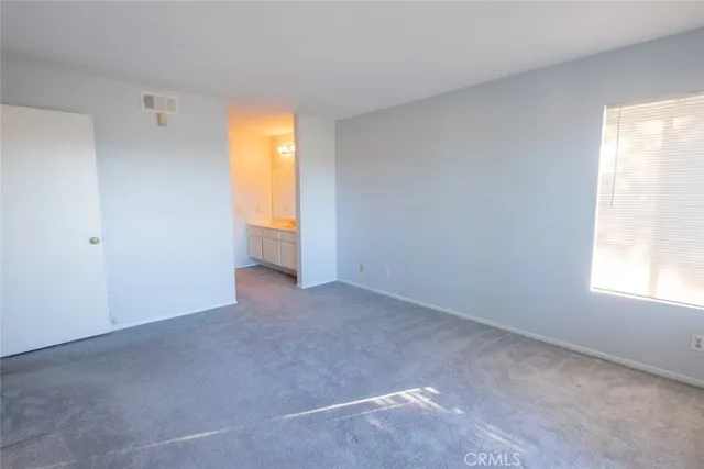 a view of empty room with window