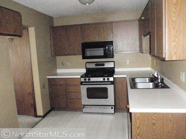 4728 Hayward Road North Oakdale, MN 55128 - Photo 4 of 10