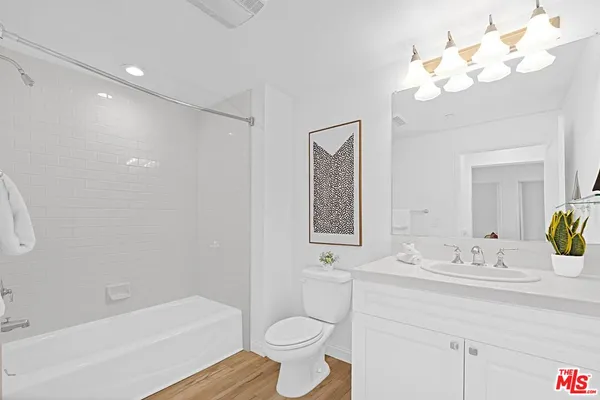 $1,100,000 | 5625 Crescent Park West, Unit 108, Playa Vista, CA 90094