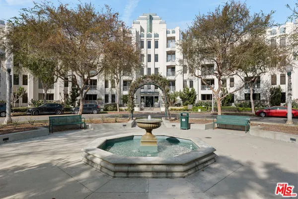 $1,100,000 | 5625 Crescent Park West, Unit 108, Playa Vista, CA 90094