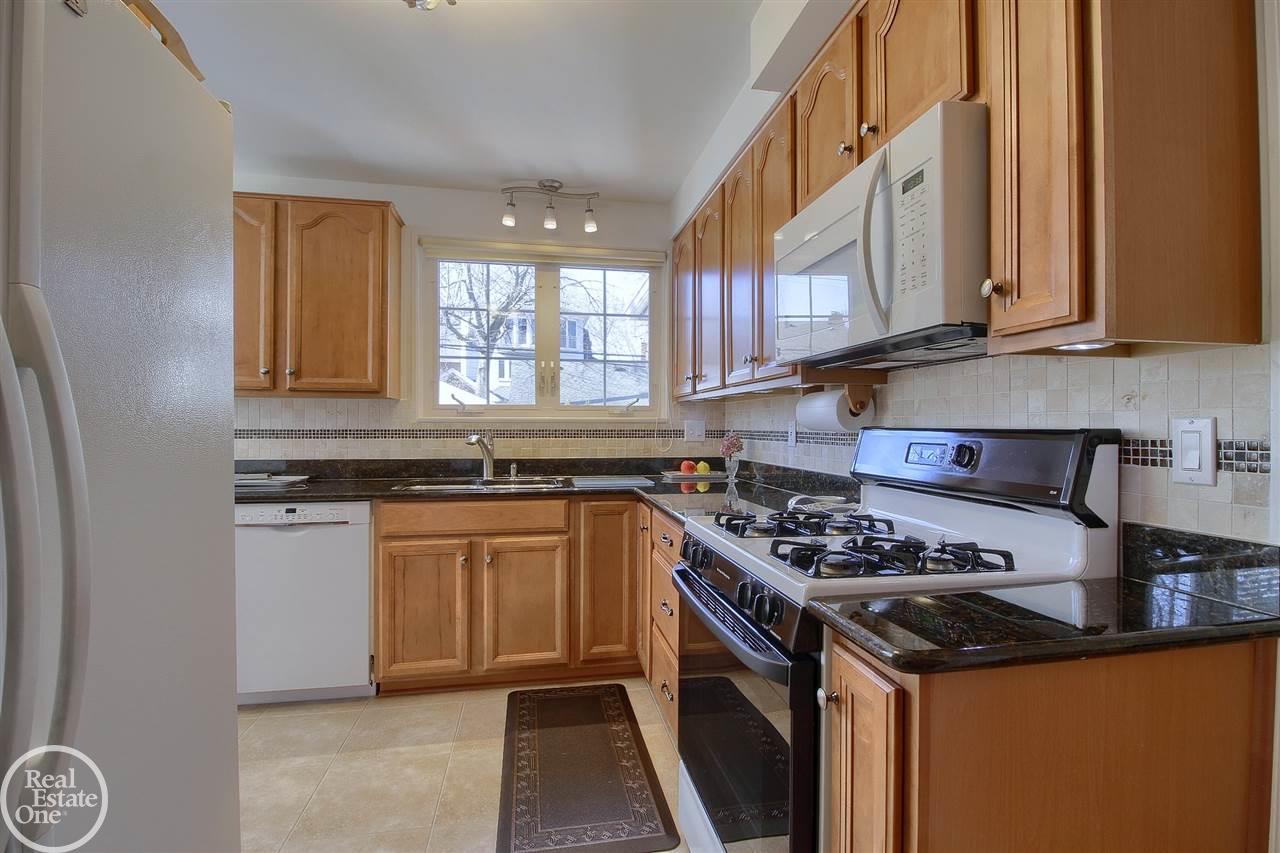 1327 Harvard Road Grosse Pointe, MI 48230 - Photo 11 of 35 50006460-10.JPG