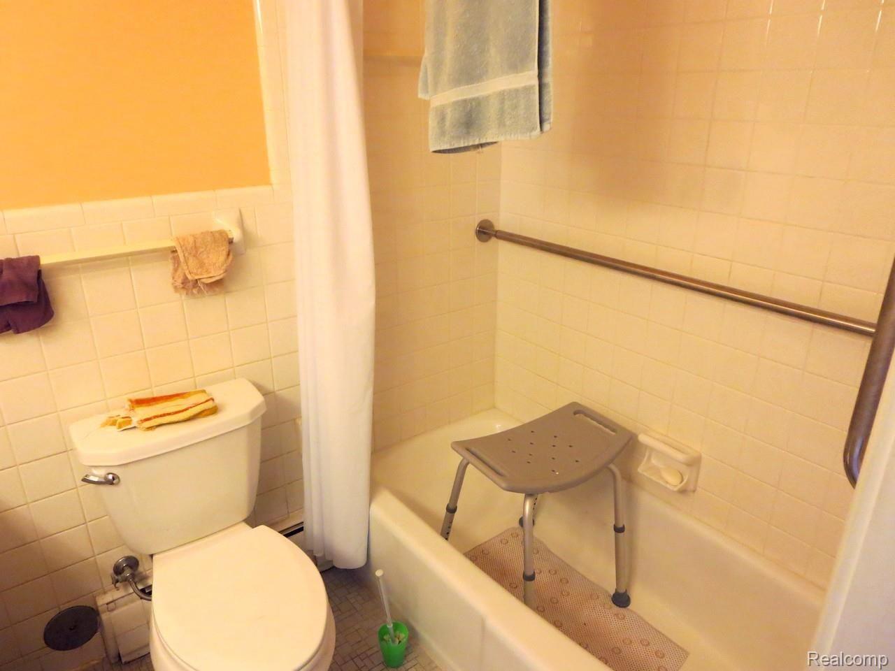 21520 Kelly Road Eastpointe, MI 48021 - Photo 8 of 9 IMG_0067.JPG