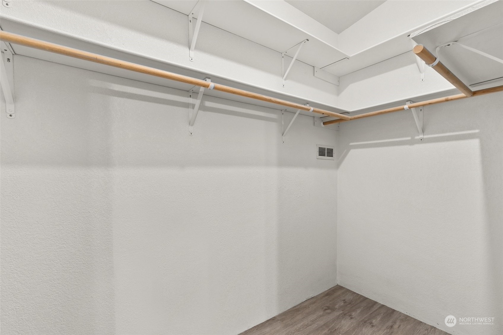 669 Twin Oaks Road Chehalis, WA 98532 - Photo 14 of 33 a view of a room with shelf