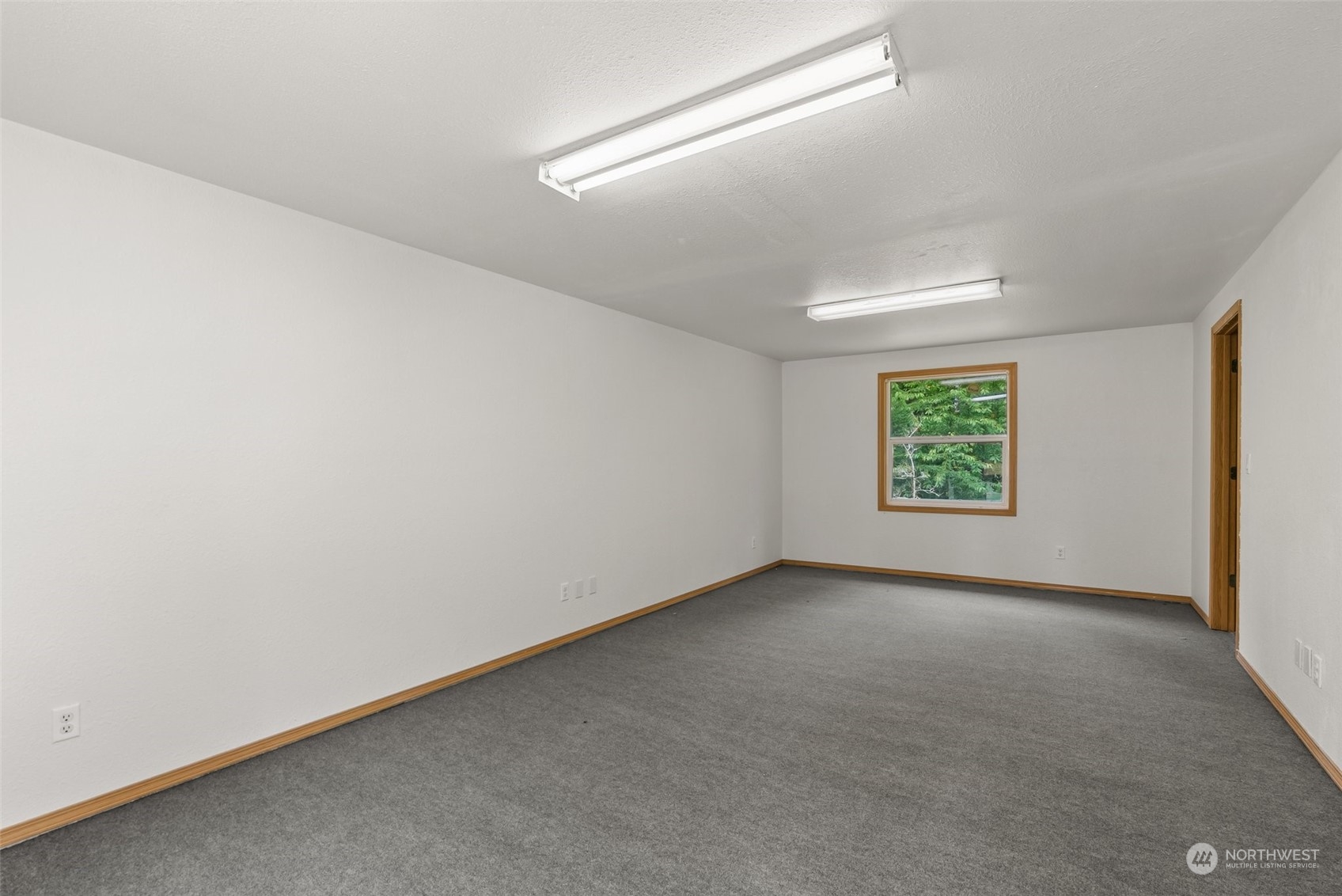 669 Twin Oaks Road Chehalis, WA 98532 - Photo 26 of 33 an empty room with windows