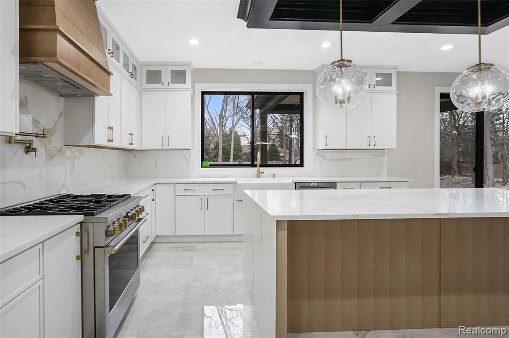 31130 Lahser Road Beverly Hills, MI 48025 - Photo 6 of 50