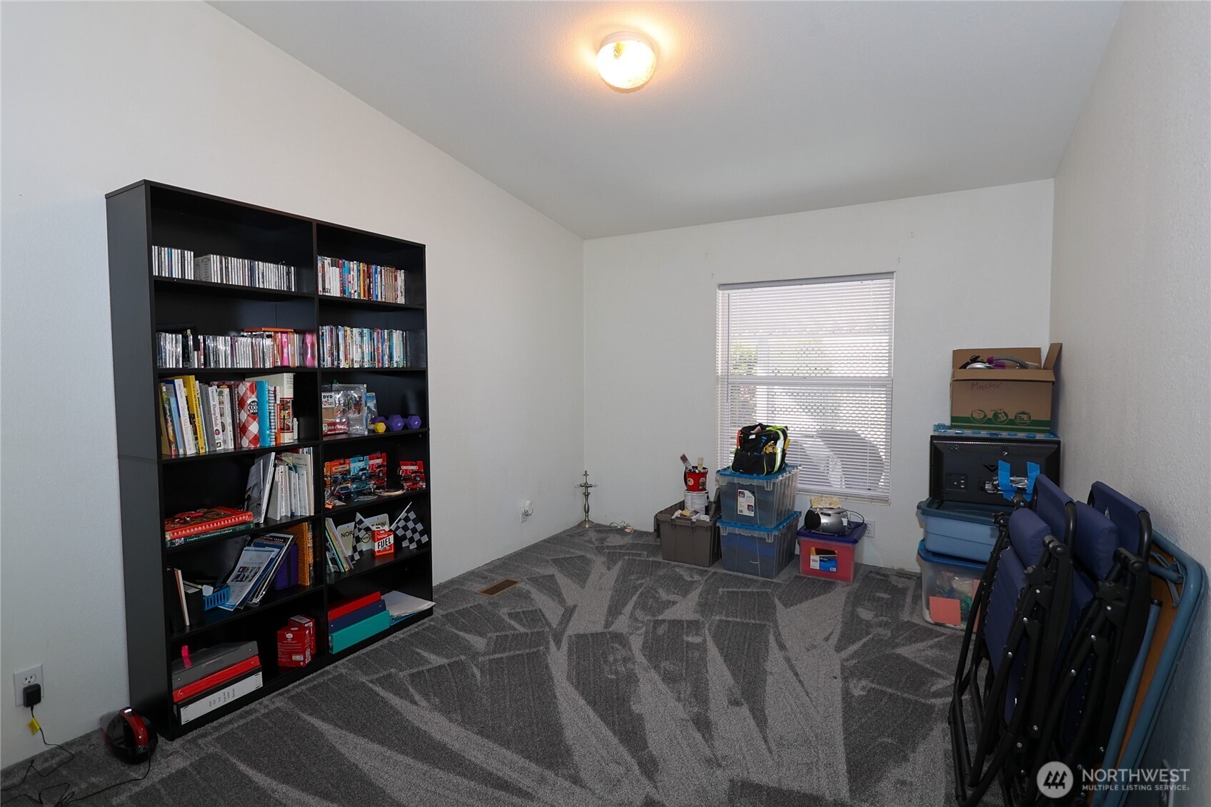 1427 100th Street Southwest, Unit 57 Everett, WA 98204 - Photo 12 of 38 a room with furniture and a book shelf