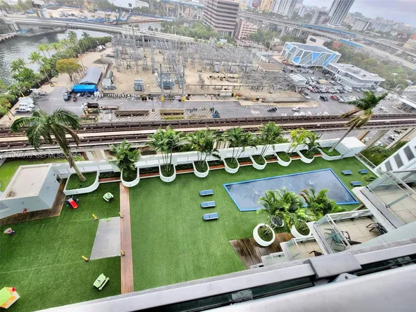 a view of an outdoor space