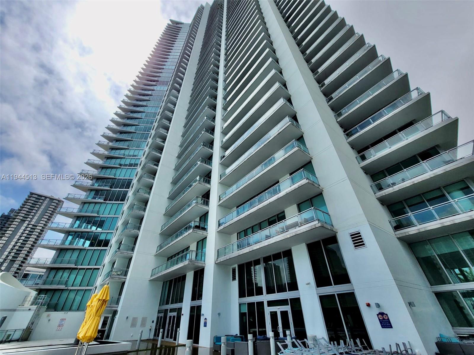 92 Southwest 3rd Street, Unit 1808 Miami, FL 33130 - Photo 25 of 45 a view of an entryway