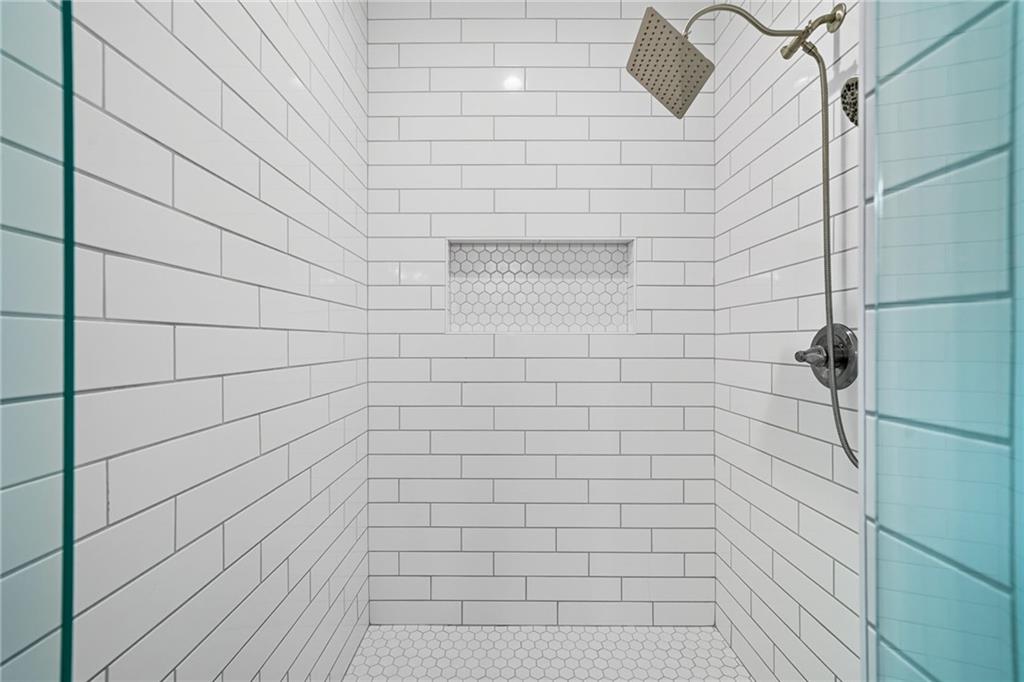 204 North Avenue Fairmount, GA 30139 - Photo 21 of 35 a bathroom with a shower