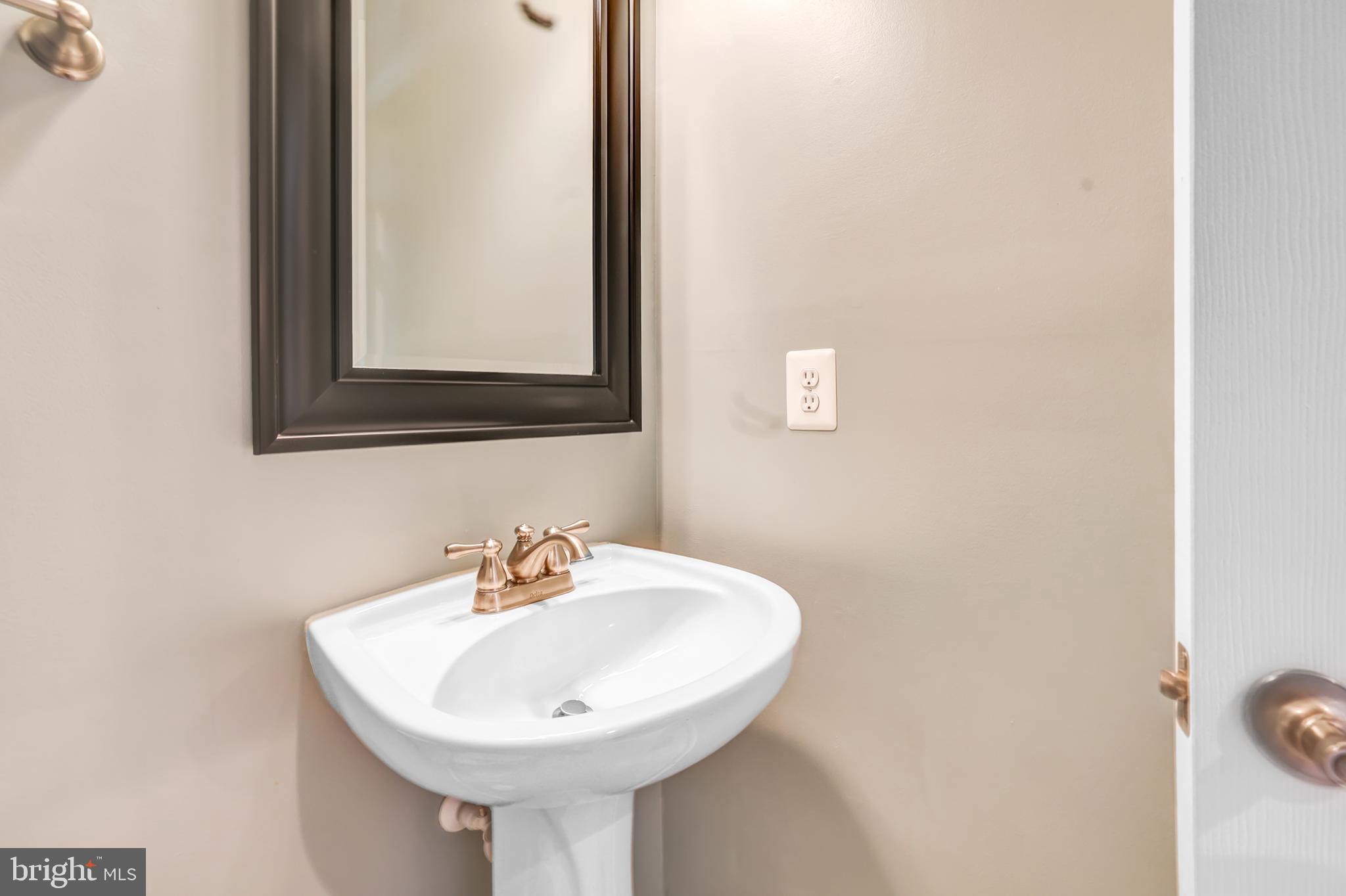9169 Furey Road Lorton, VA 22079 - Photo 6 of 28 Gallery Image 6