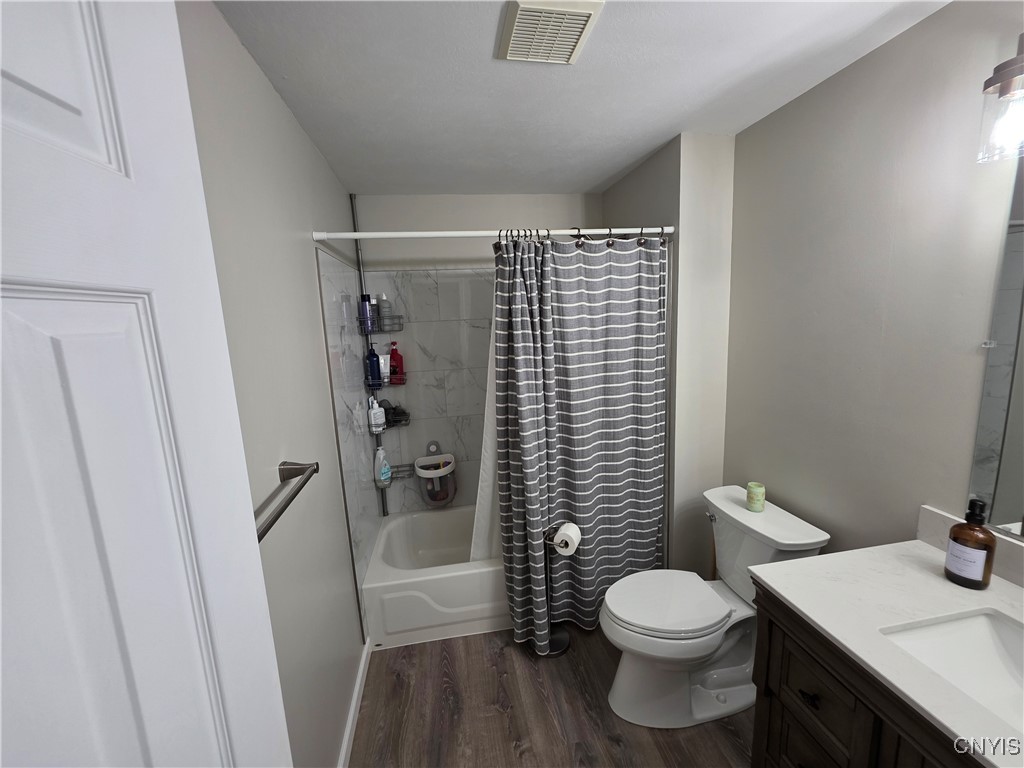 8775 Honeycomb Path Cicero, NY 13039 - Photo 24 of 44 2nd floor bathroom showing marble style tiles