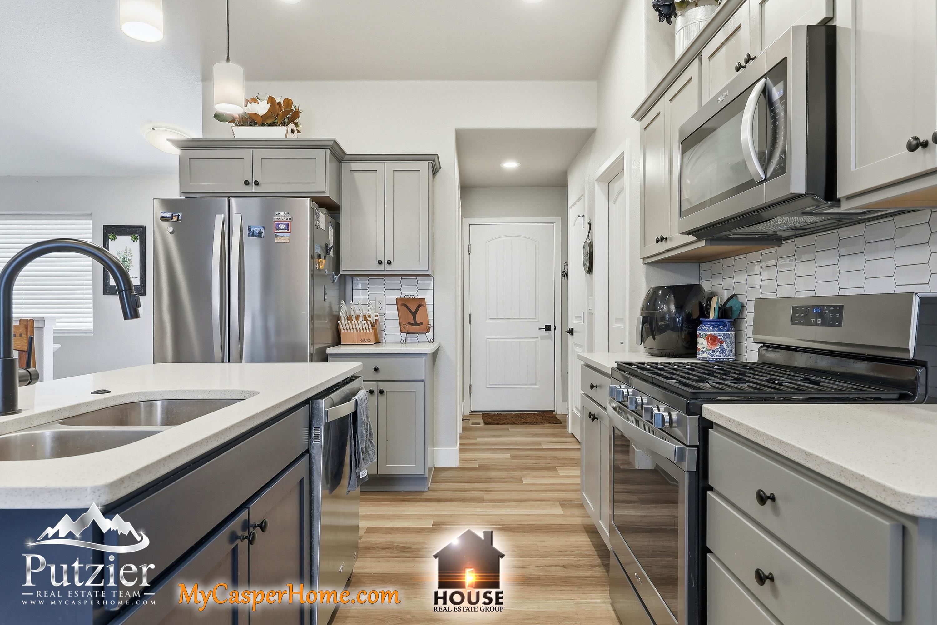 6784 Rogue River Road Casper, WY 82604 - Photo 8 of 28