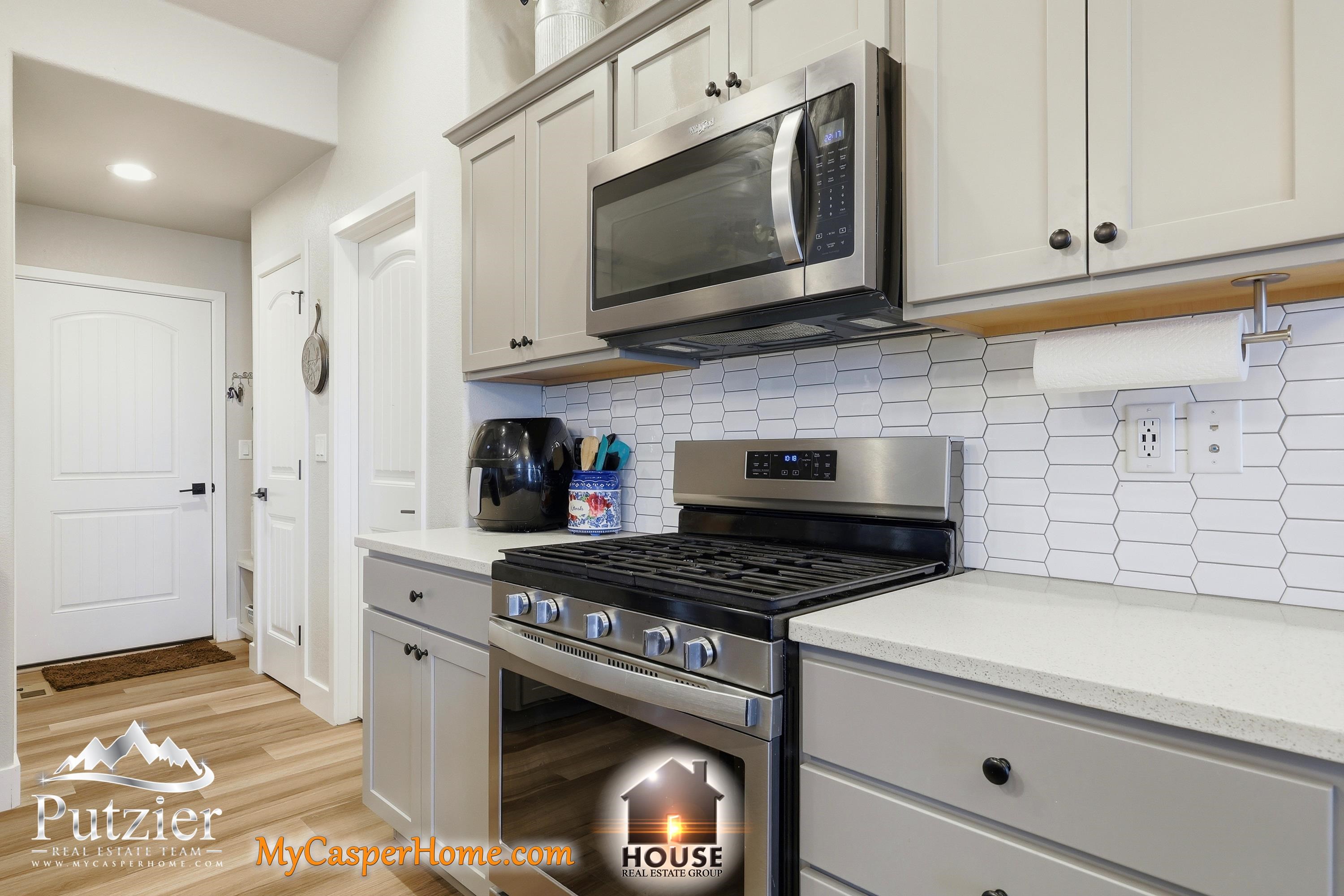 6784 Rogue River Road Casper, WY 82604 - Photo 10 of 28