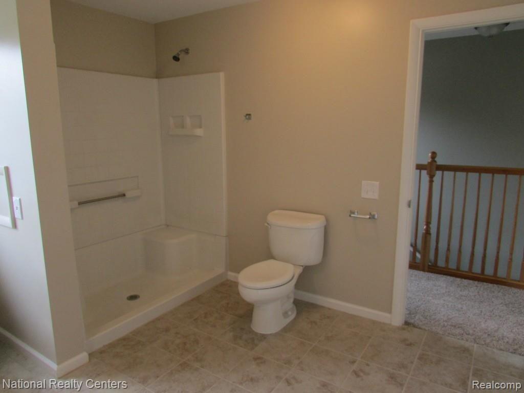 3945 Elmhurst Road Waterford, MI 48328 - Photo 18 of 23 IMG_0754.jpg