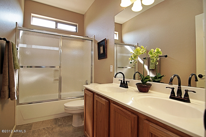 967 East Del Rio Street Gilbert, AZ 85295 - Photo 9 of 20 1