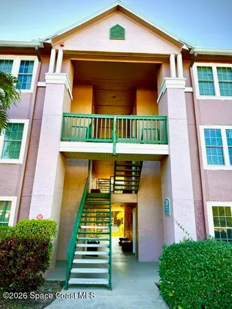 a view of a house with outdoor space