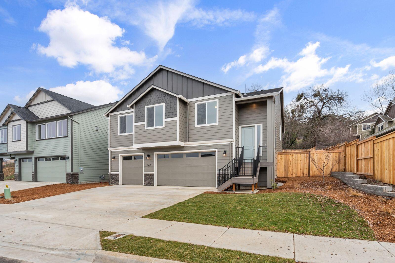 669 Old Waverly Way, Unit 20 Eagle Point, OR 97524 - Photo 2 of 32 a front view of a house with a yard