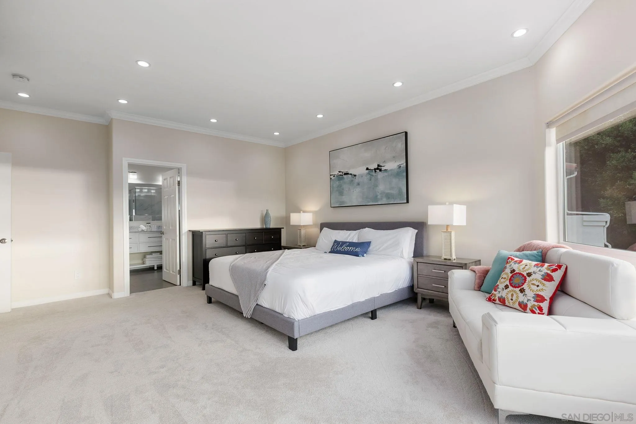 5620 La Jolla Boulevard La Jolla, CA 92037 - Photo 22 of 50 a bedroom with a bed and a couch