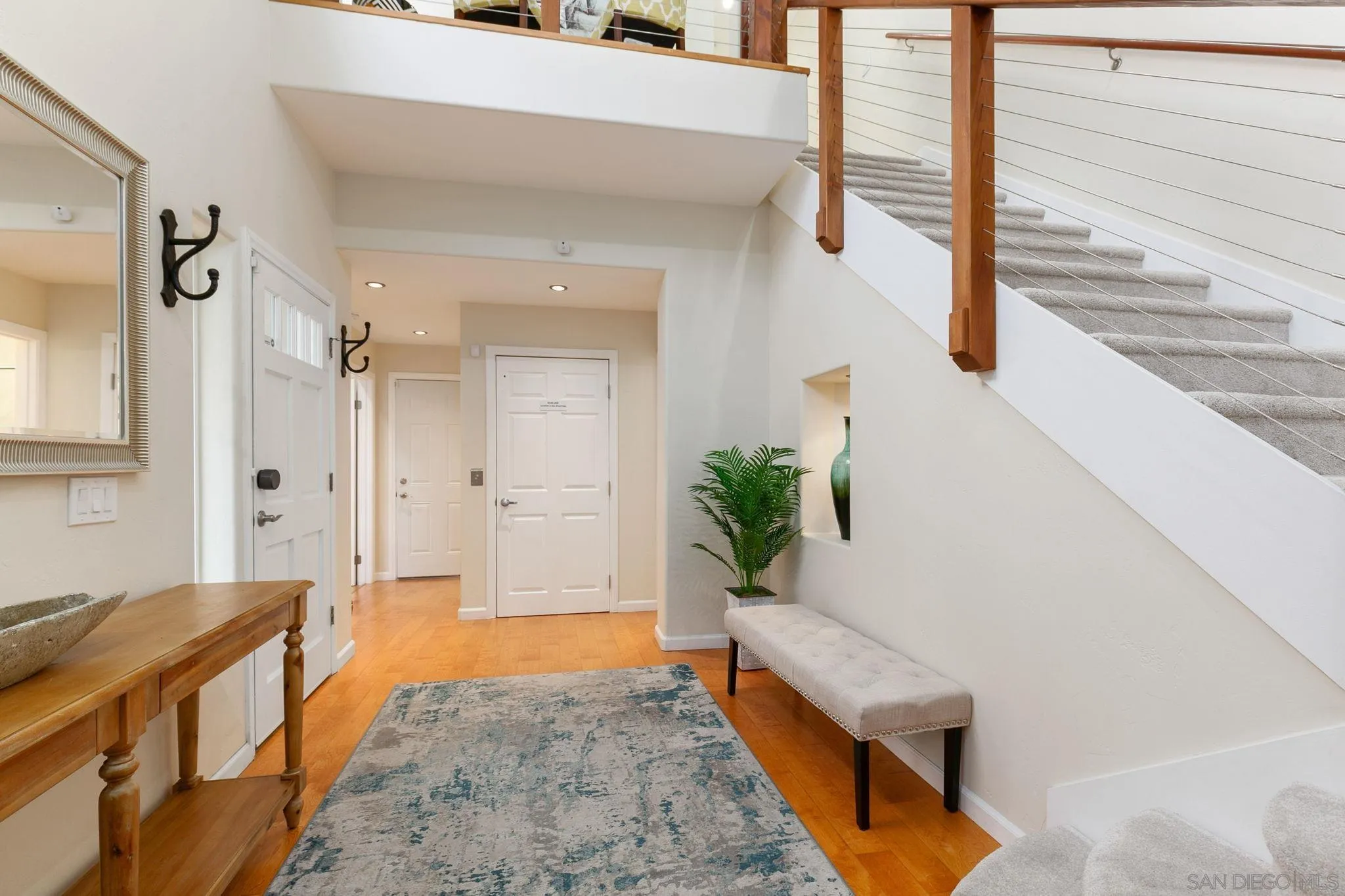 5620 La Jolla Boulevard La Jolla, CA 92037 - Photo 28 of 50 a spacious bathroom with a tub and shower