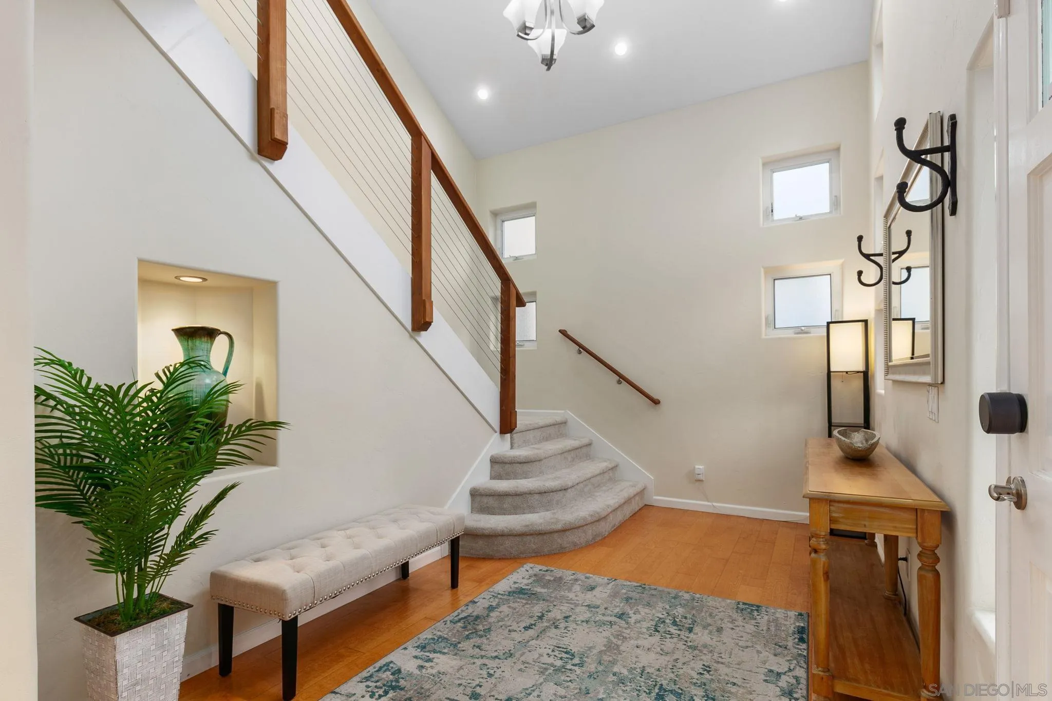 5620 La Jolla Boulevard La Jolla, CA 92037 - Photo 29 of 50 a view of entryway and hall with wooden floor