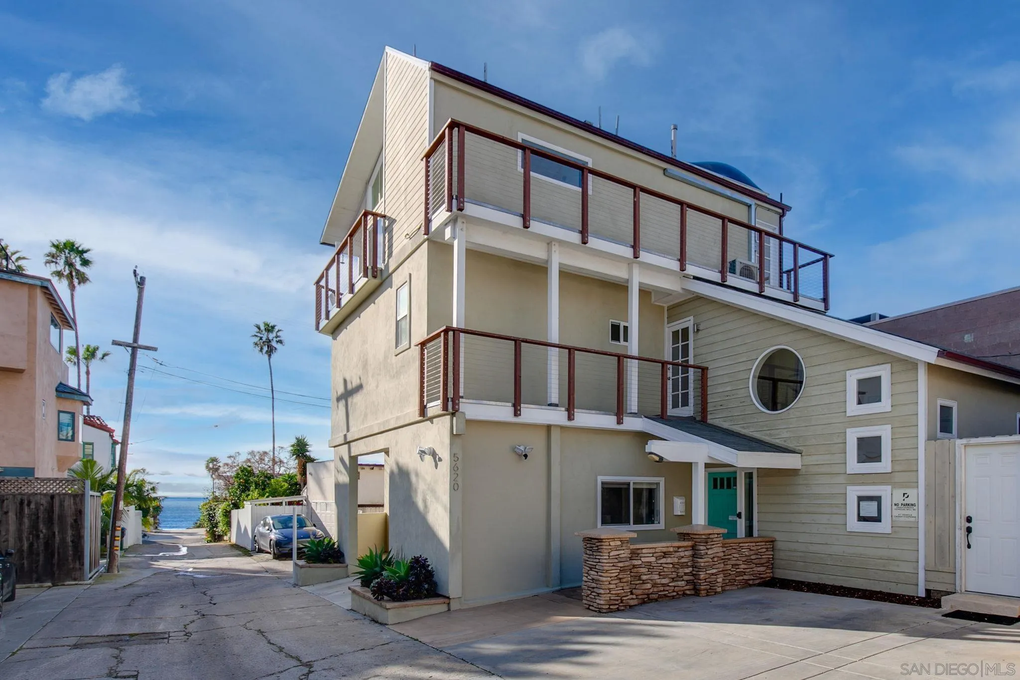 5620 La Jolla Boulevard La Jolla, CA 92037 - Photo 40 of 50 a front view of a house with a yard