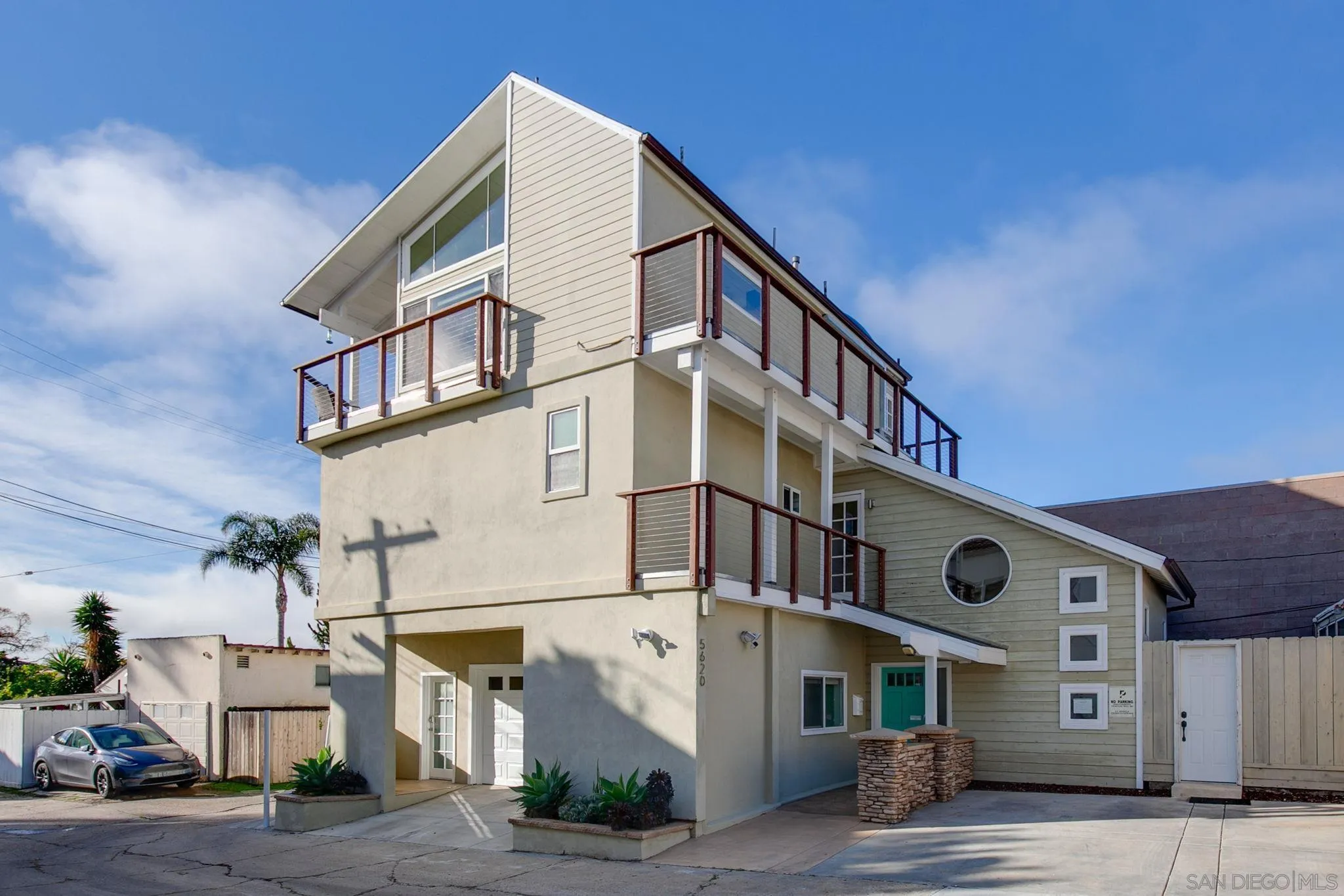 5620 La Jolla Boulevard La Jolla, CA 92037 - Photo 50 of 50 a view of a large white building