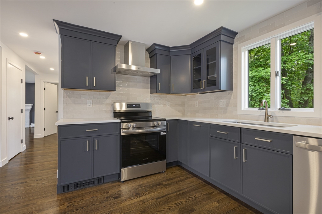 53 Highland Street Walpole, MA 02081 - Photo 9 of 34