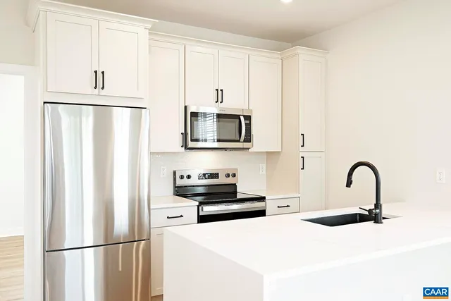 $2,095 | 917 Belmont Avenue, Unit B, Charlottesville, VA 22902