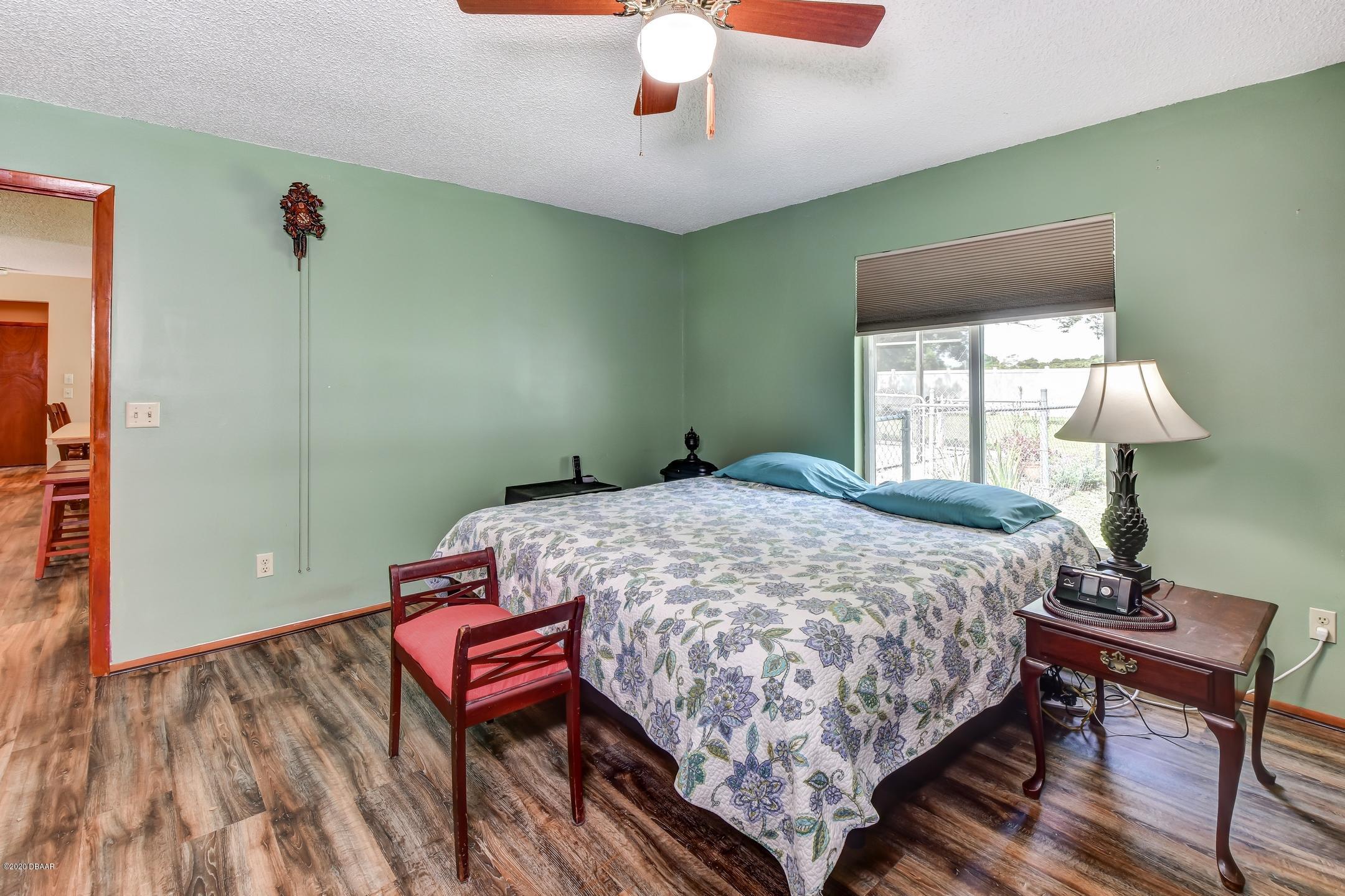 1010 Blackburn Road Pierson, FL 32180 - Photo 14 of 42 14-Master Bedroom