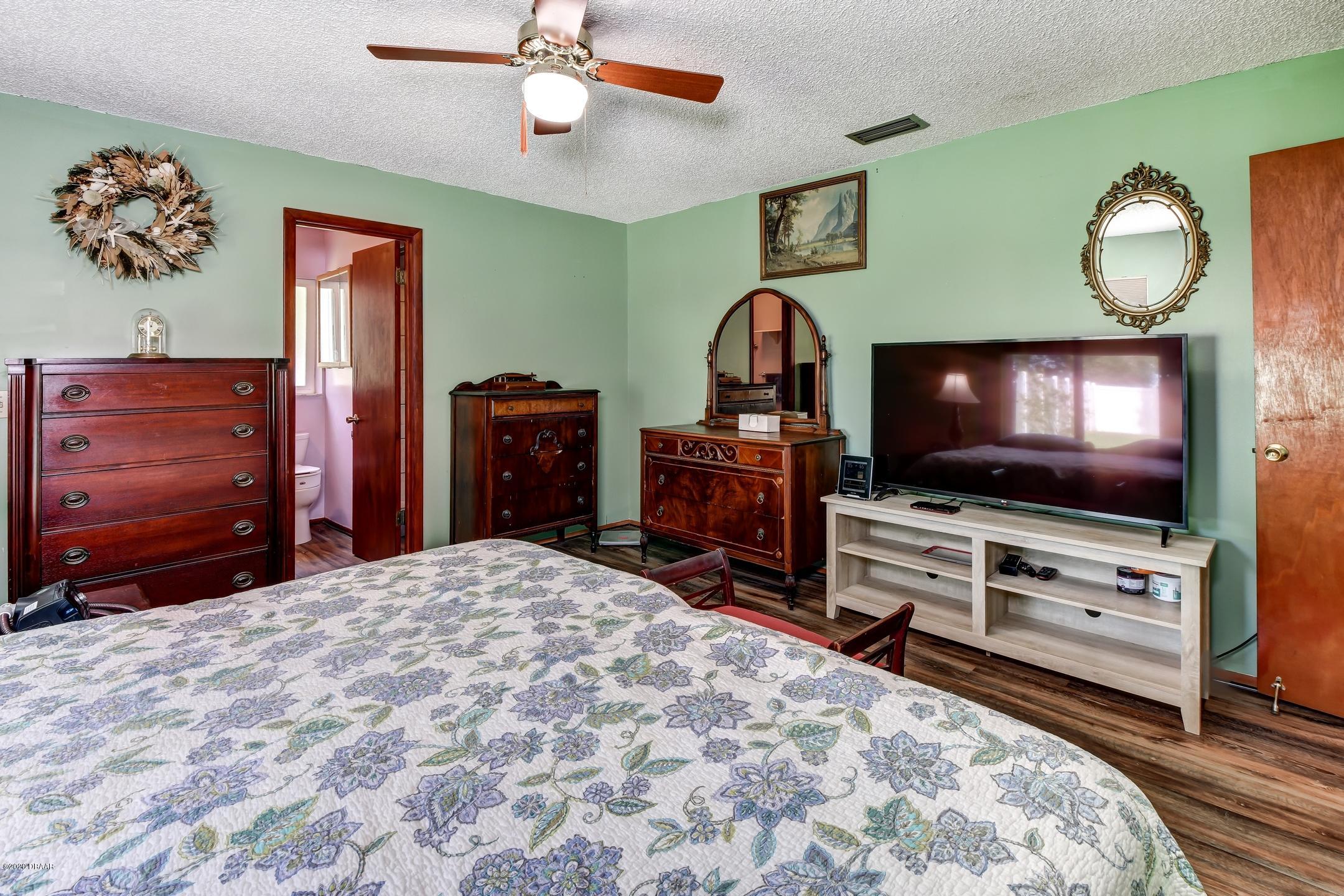 1010 Blackburn Road Pierson, FL 32180 - Photo 15 of 42 15-Master Bedroom