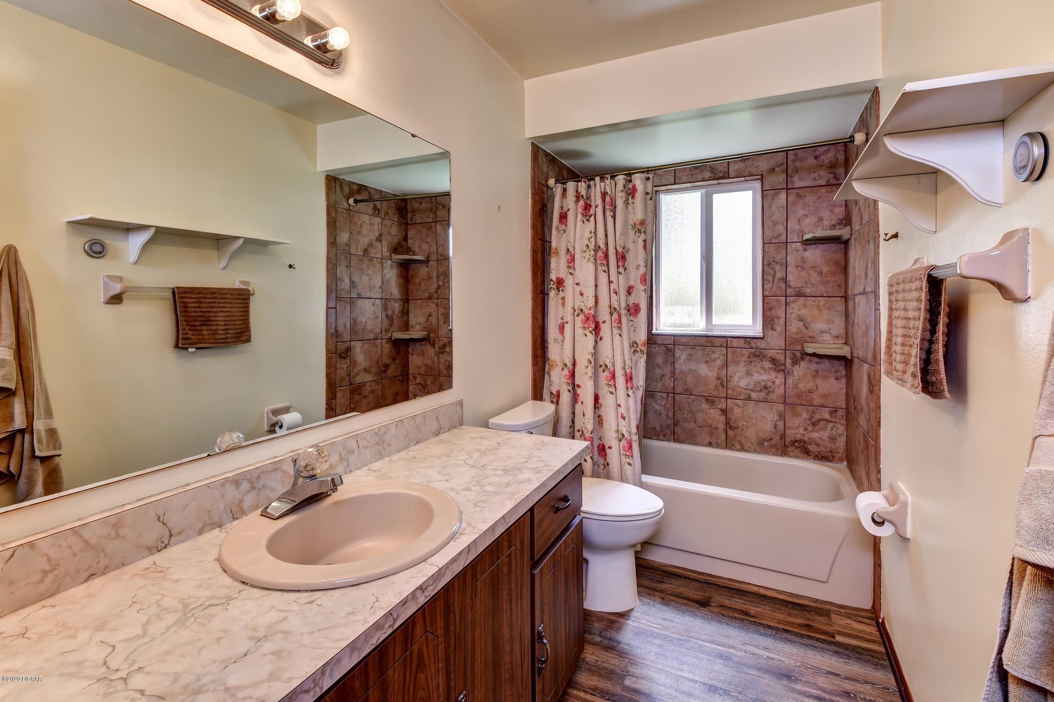 1010 Blackburn Road Pierson, FL 32180 - Photo 20 of 42 20-Guest Bath