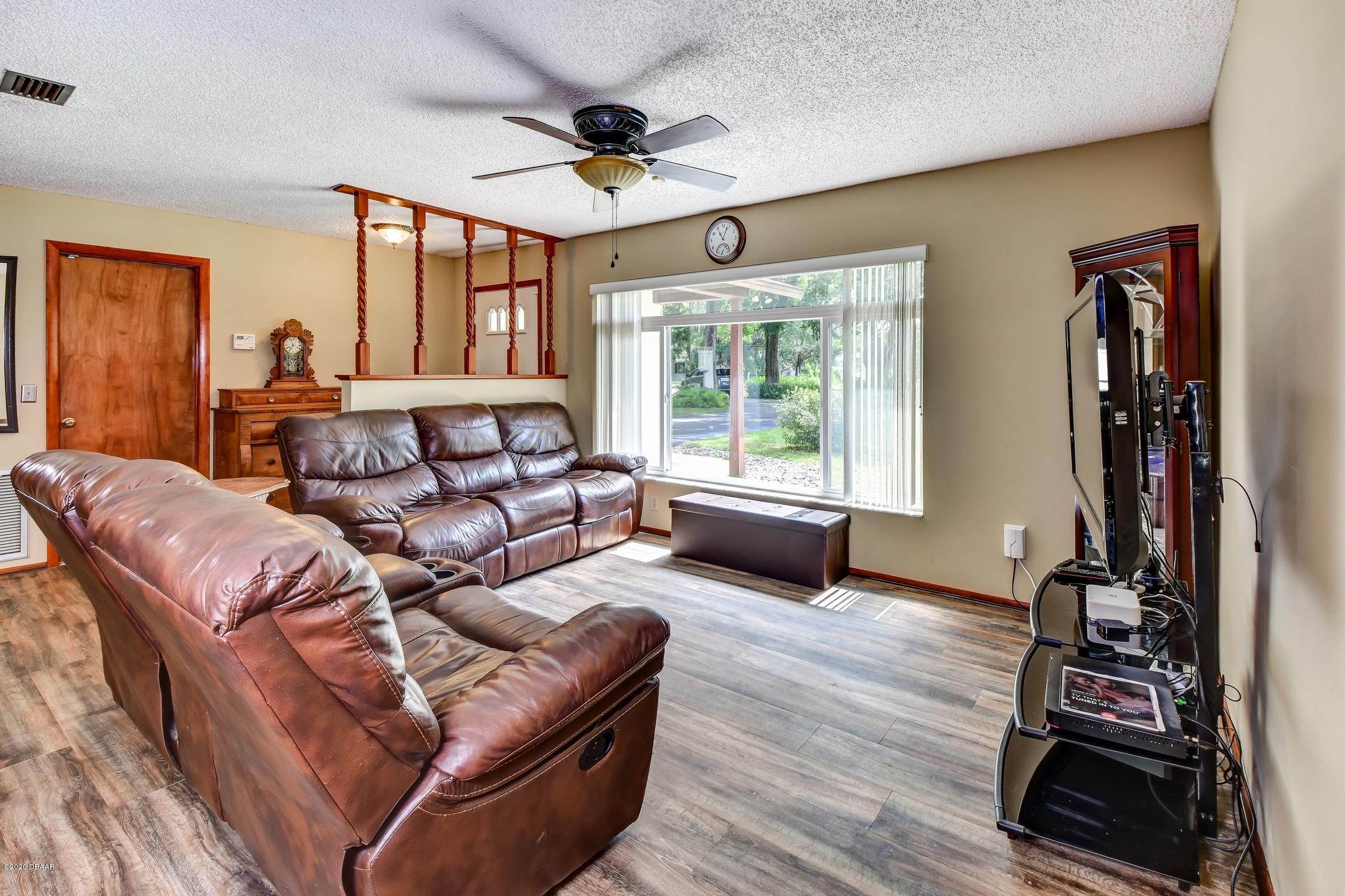 2-Living Room Area