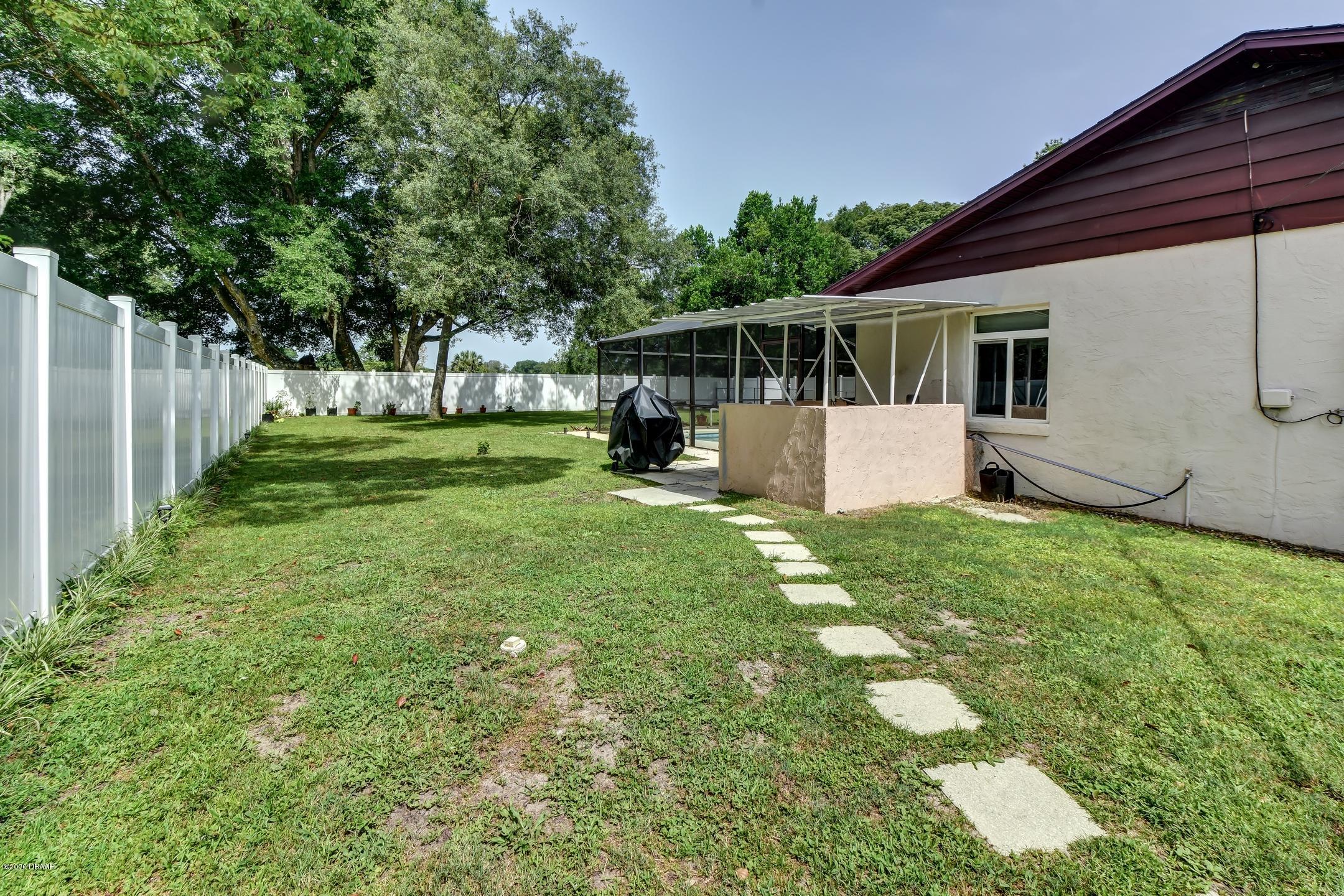 1010 Blackburn Road Pierson, FL 32180 - Photo 31 of 42 31-Side View