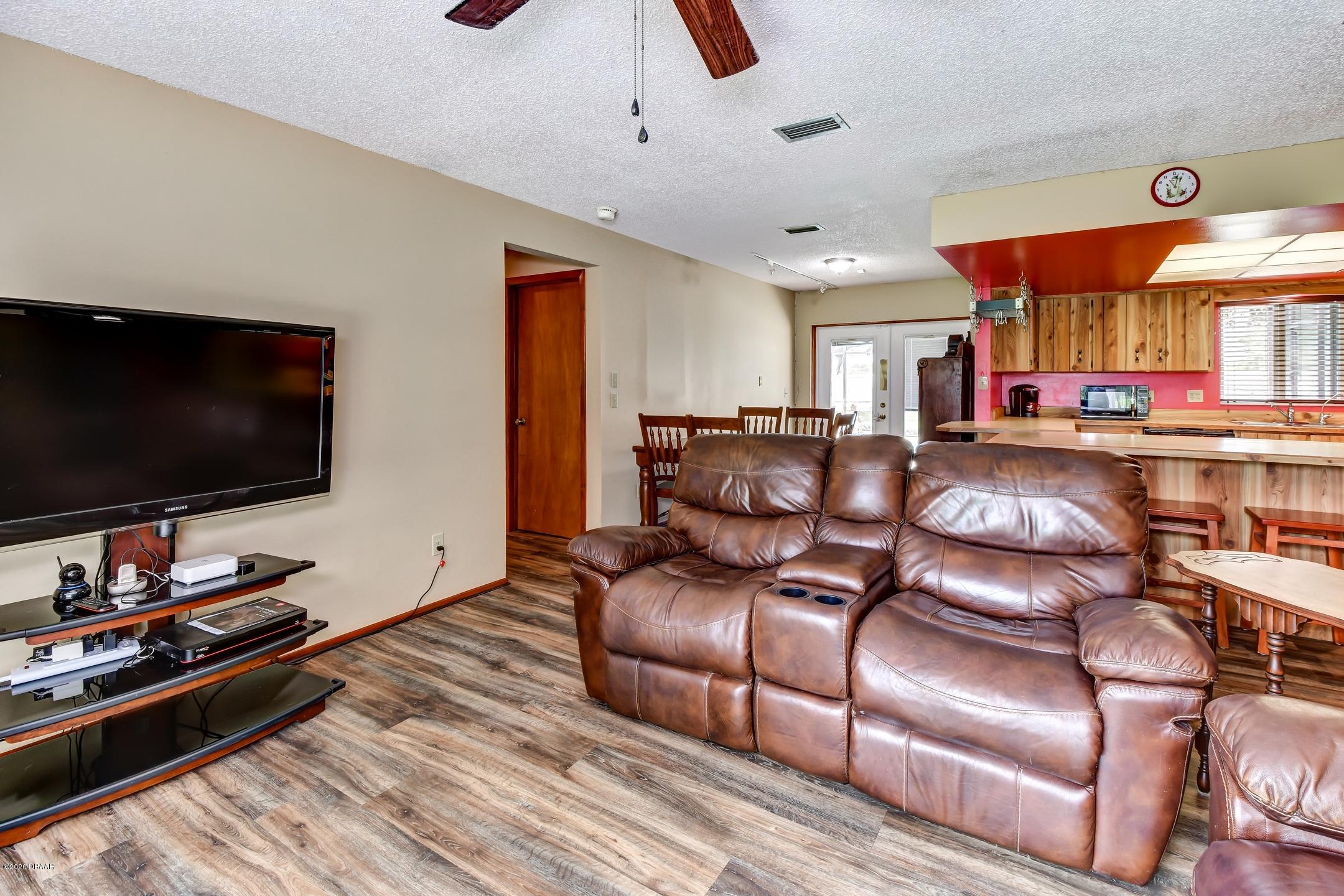 4-Living Room Area