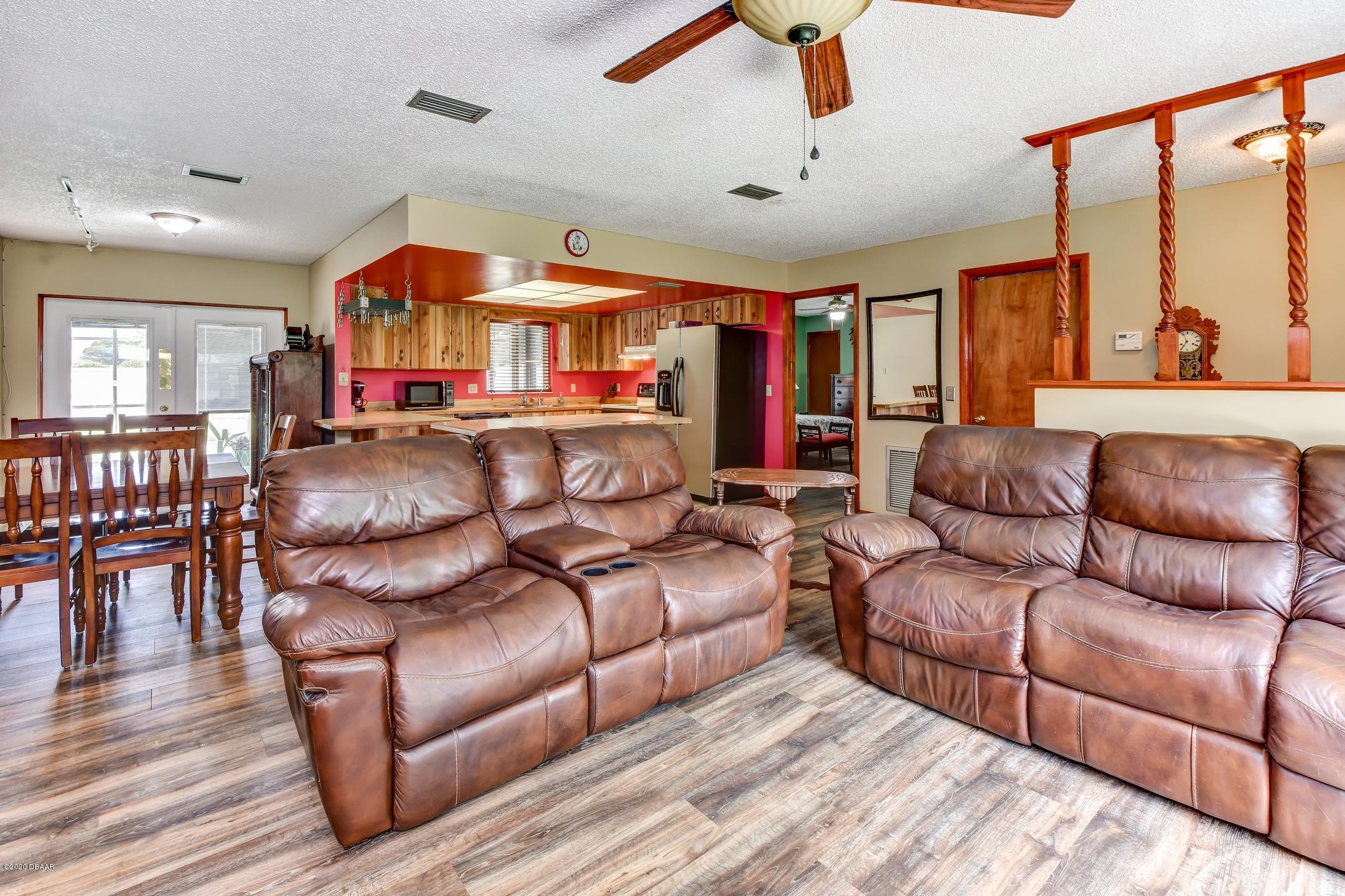 5-Living Room Area