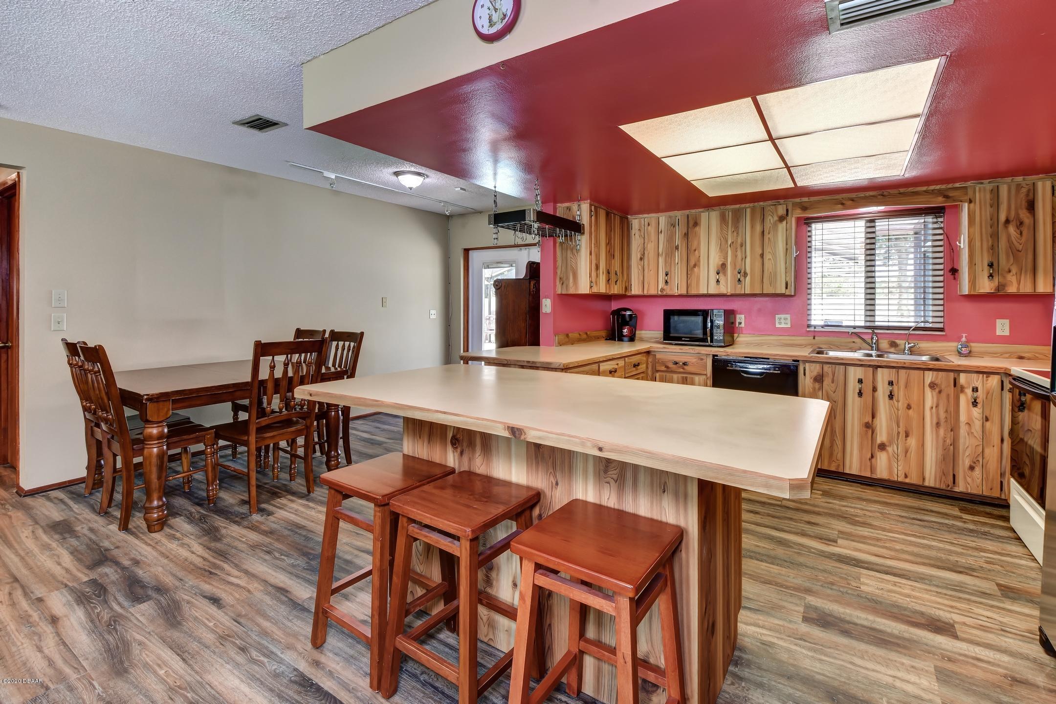 7-Kitchen Area