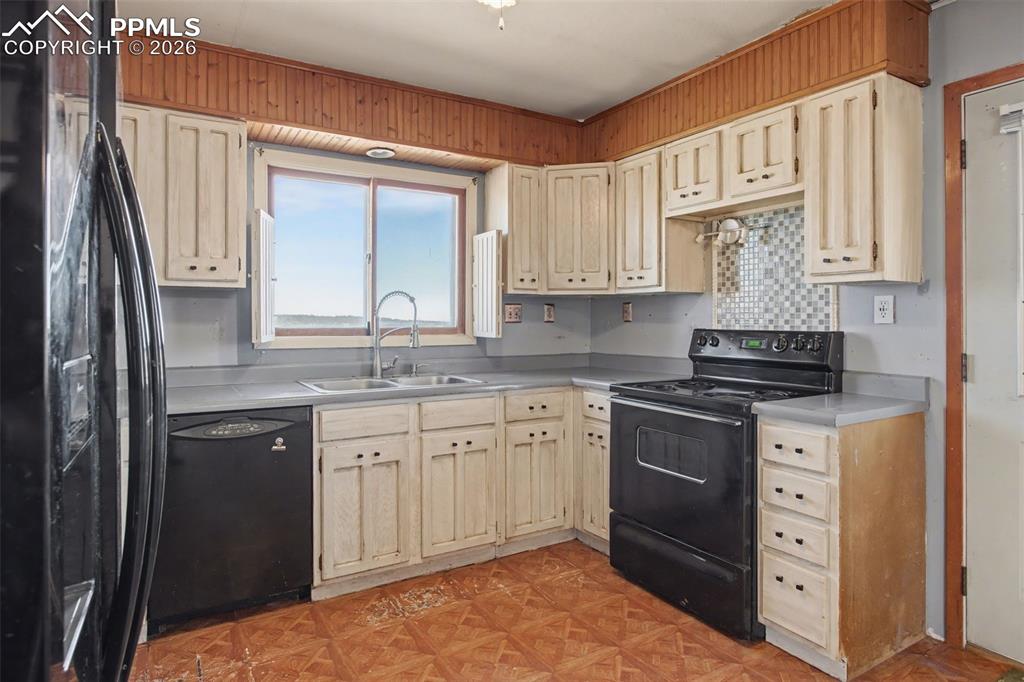 12380 Old Barn Road Elbert, CO 80106 - Photo 18 of 42 a kitchen with stainless steel appliances granite countertop a stove a sink and a refrigerator