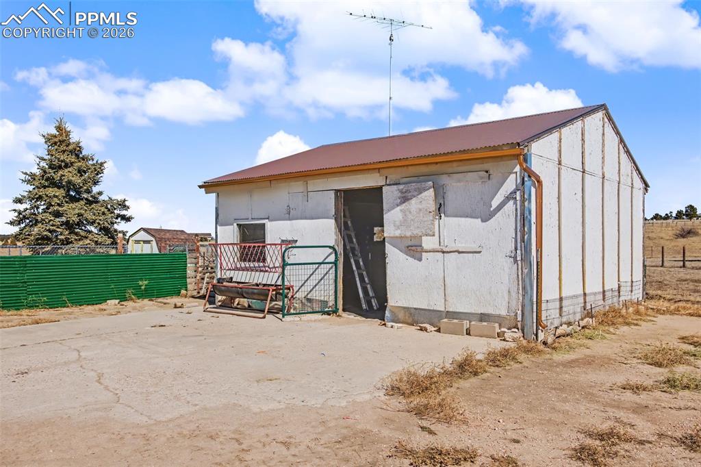 12380 Old Barn Road Elbert, CO 80106 - Photo 33 of 42 a view of a house with backyard and a garden