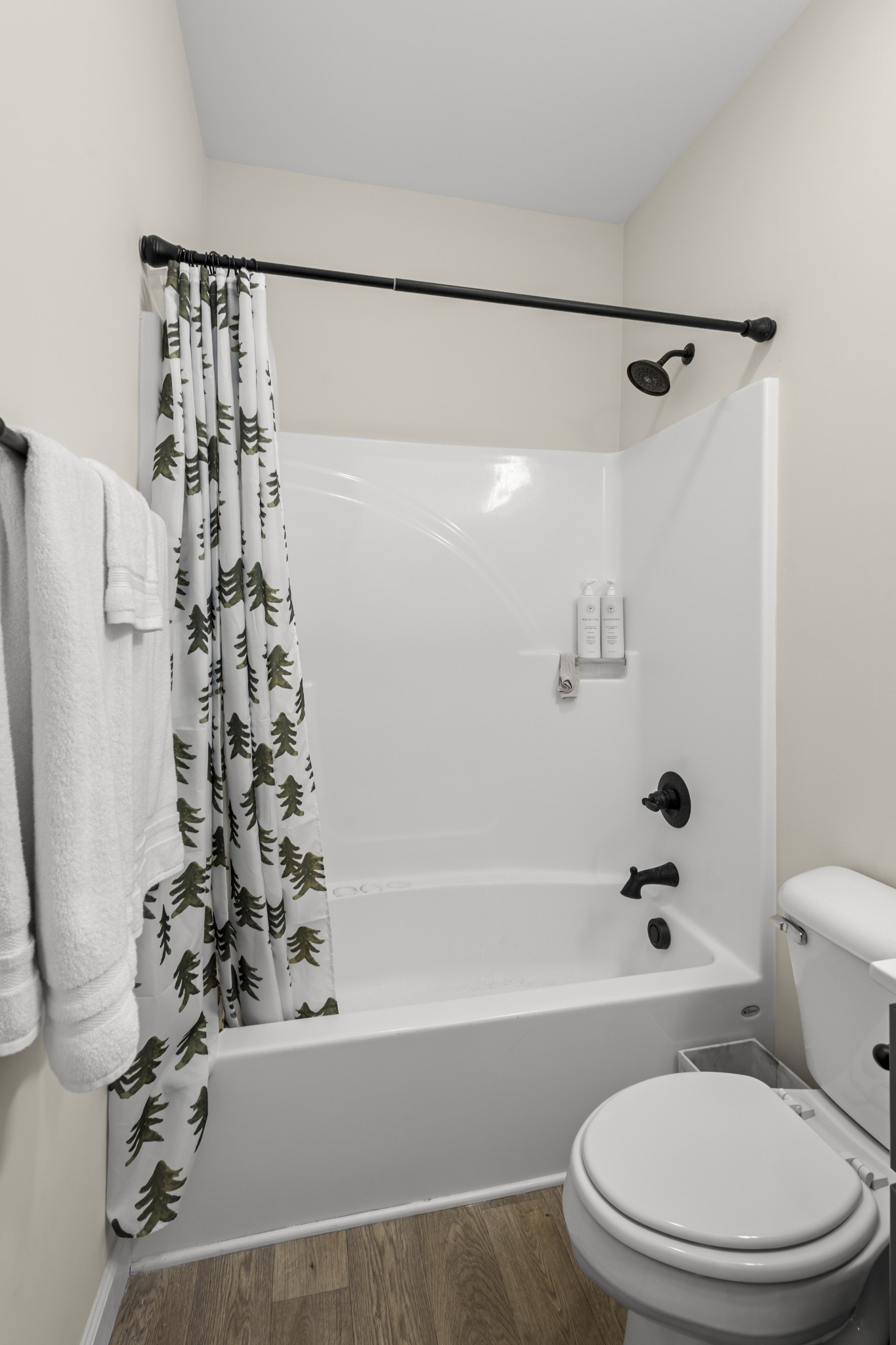 1007 Edgewood Drive Dickson, TN 37055 - Photo 16 of 25 a bathroom with a bathtub and shower