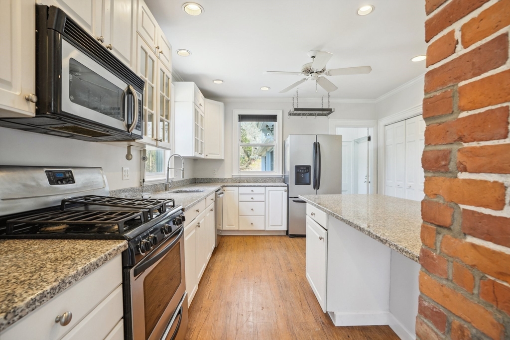 169 First Parish Road Scituate, MA 02066 - Photo 9 of 37 Gallery Image 9