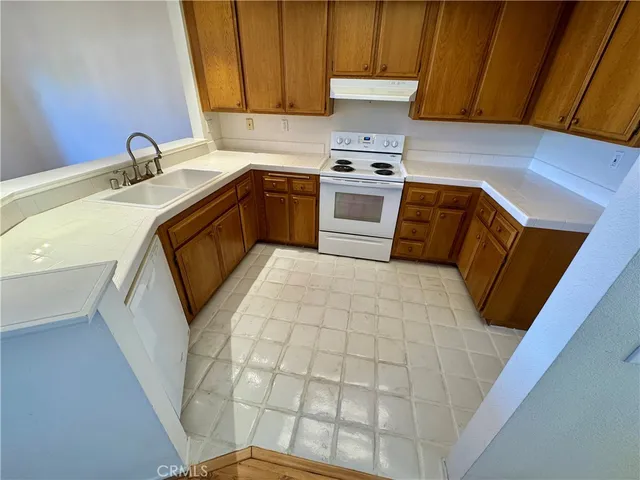 $498,000 | 2001 Via Como Court, Unit 103, Corona, CA 92881